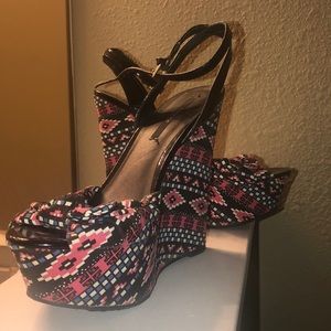 Aztec print wedges.